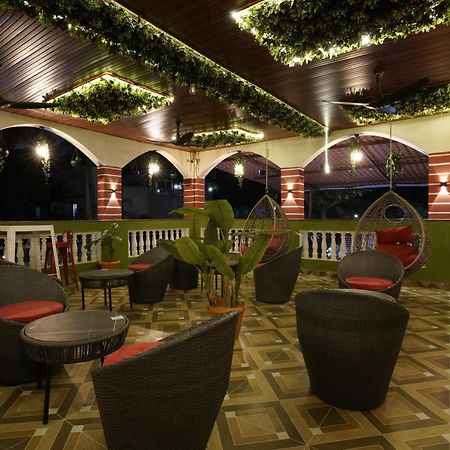 Palm Springs Beach Resort - Gorai Bombaj Zewnętrze zdjęcie