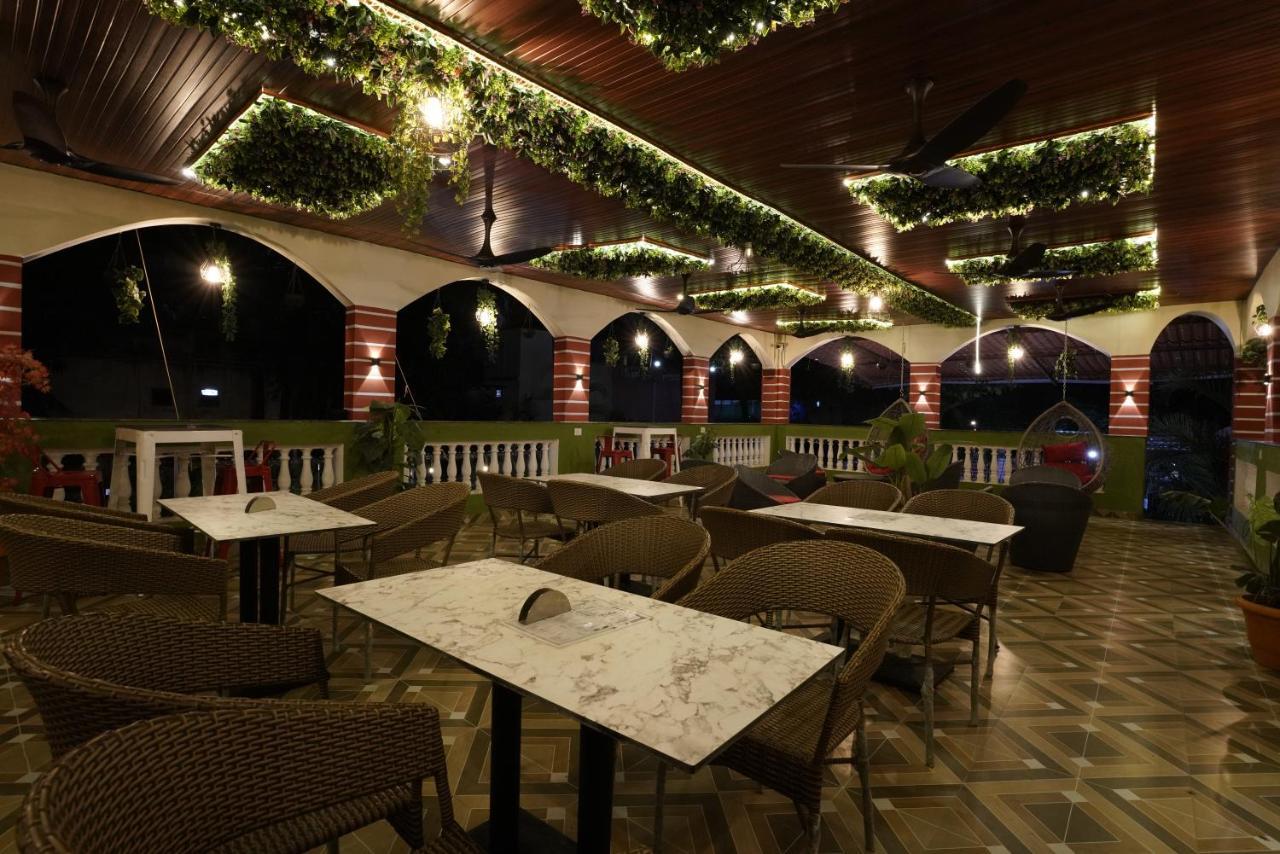 Palm Springs Beach Resort - Gorai Bombaj Zewnętrze zdjęcie